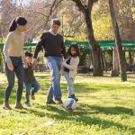 As 7 Melhores Atividades ao Ar Livre para Fazer a Família Se Mover