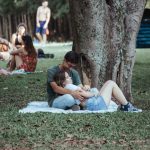 As 8 Melhores Ideias de Encontros Sozinho para Aproveitar a Própria Companhia