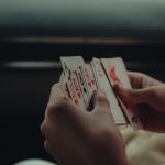 Os 10 Melhores Embaralhadores de Cartas e Caixas para Cuidado de Cartas de Trading