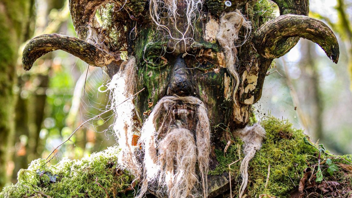 Os 5 Melhores Guias de Criaturas Mitológicas e Monstros do Folclore