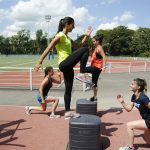 Os 6 Melhores Exercícios de Acampamento de Verão para Manter os Atletas em Forma Durante a Off-Season