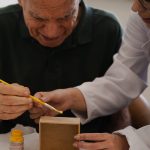 Os 7 Melhores Hobbies que Proporcionam Estímulo Cognitivo Gentil para Idosos