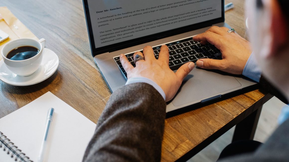 Os 7 Melhores Modelos de E-mails de Outreach Frio que Garantem Respostas de Executivos