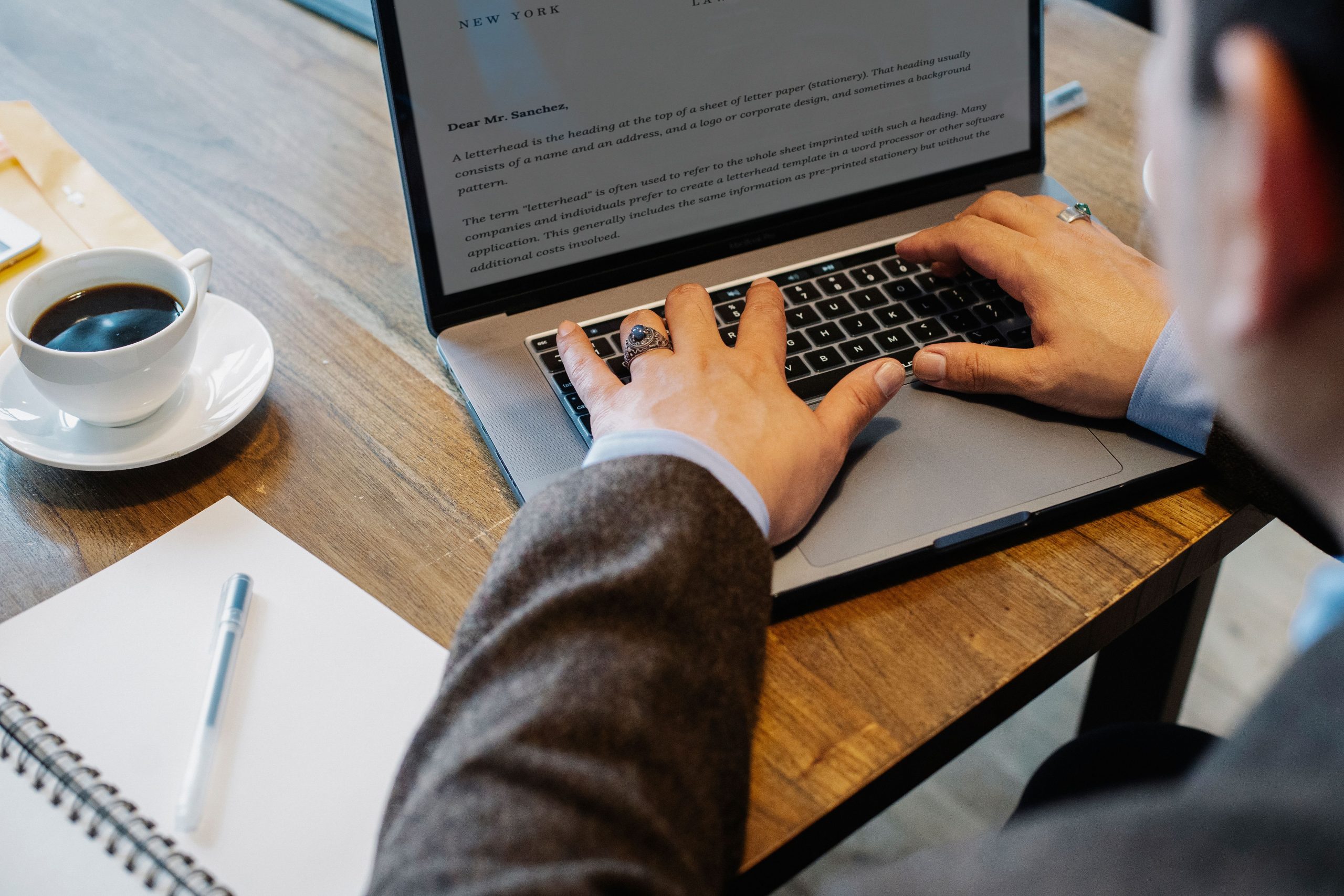Os 7 Melhores Modelos de E-mails de Outreach Frio que Garantem Respostas de Executivos