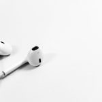 Os 7 Melhores Suportes para Fones de Ouvido para Montar embaixo da Mesa