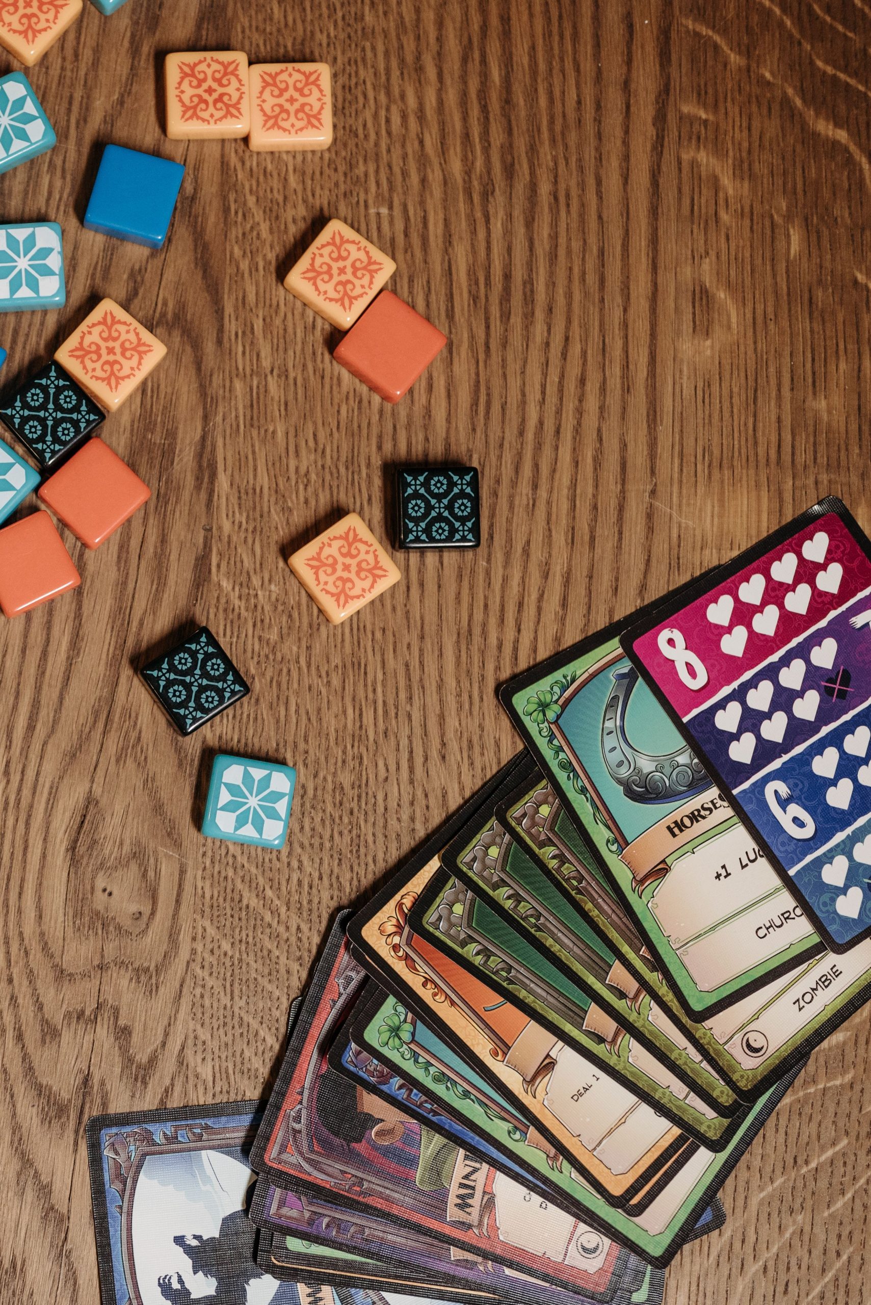 Os 8 Melhores Jogos de Cartas em Arenas Rápidas para Partidas Ágeis