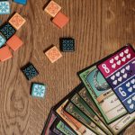 Os 8 Melhores Jogos Roguelike de Construção de Decks com Variedade Infinita