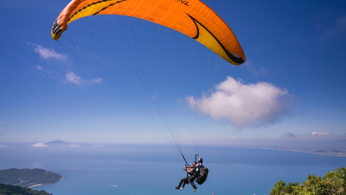 Os 8 Melhores Planos de Seguro Viagem que Cobrem Esportes de Aventura