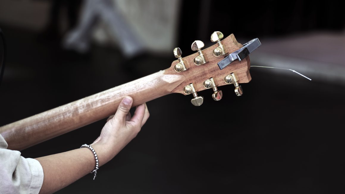 As 5 Melhores Baladas de Filmes Western com Guitarras Acústicas Melancólicas