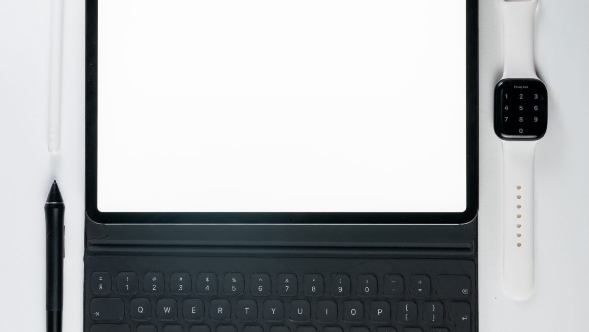 Os 6 Melhores Acessórios para Tablets que Transformam Seu Dispositivo em um Substituto de Laptop
