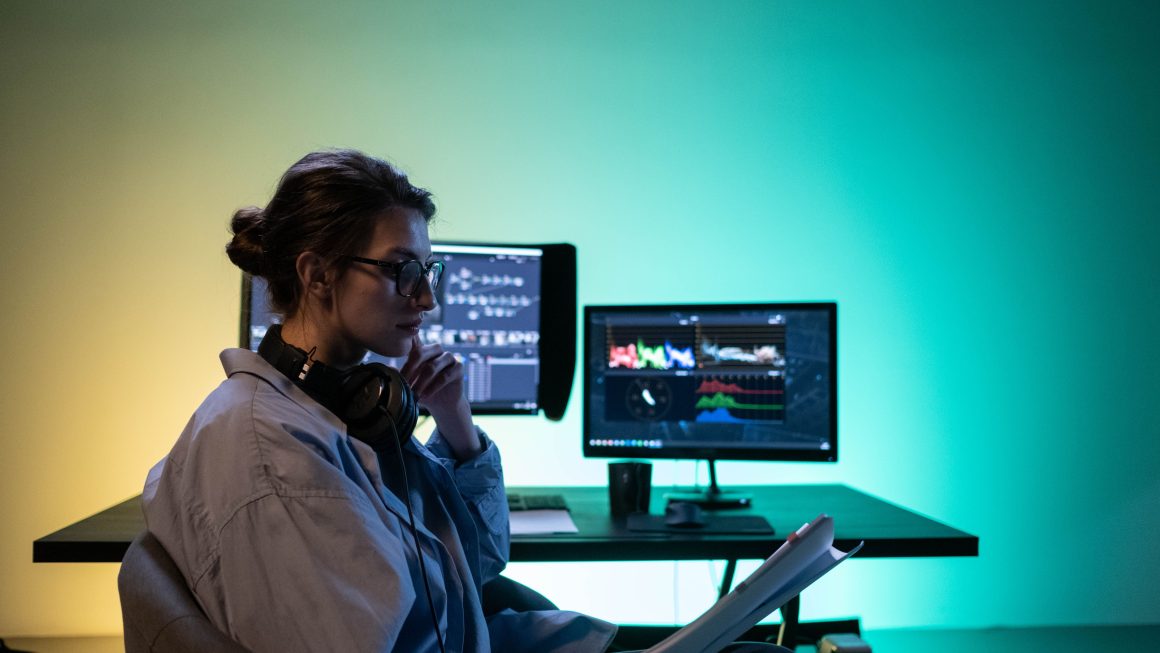Os 7 Melhores Monitores Portáteis Dual Screen Para Multitarefas em Qualquer Lugar