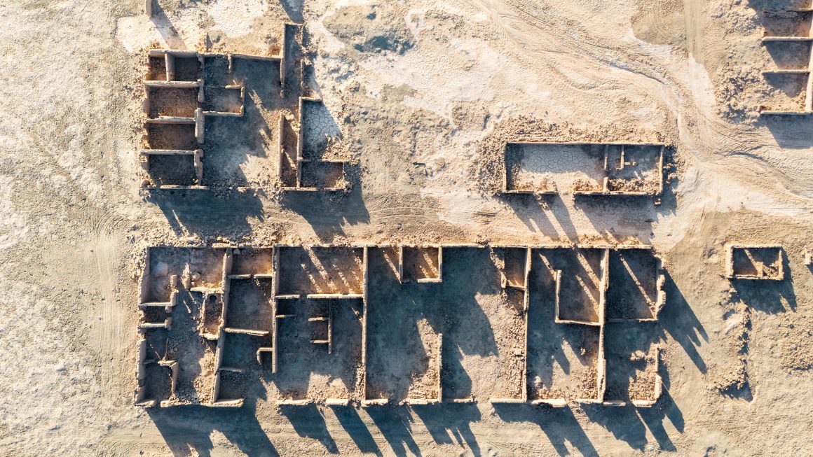 As 5 Melhores Oásis no Deserto com Arquitetura Antiga